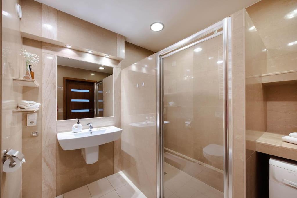 Wygodny Apartament Przy Dworcu Kraków Exteriör bild