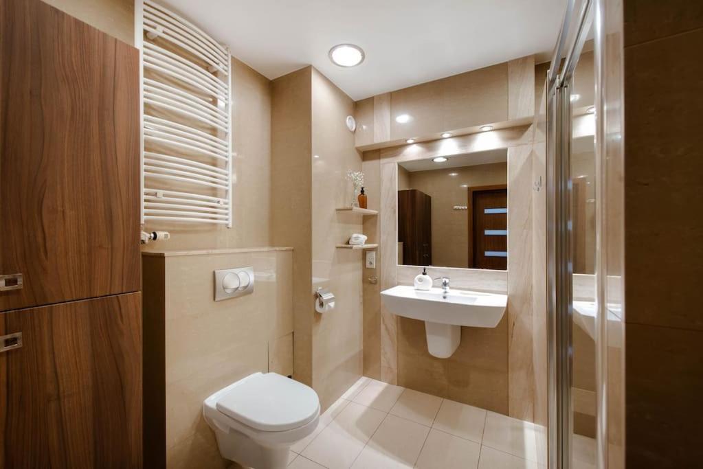 Wygodny Apartament Przy Dworcu Kraków Exteriör bild