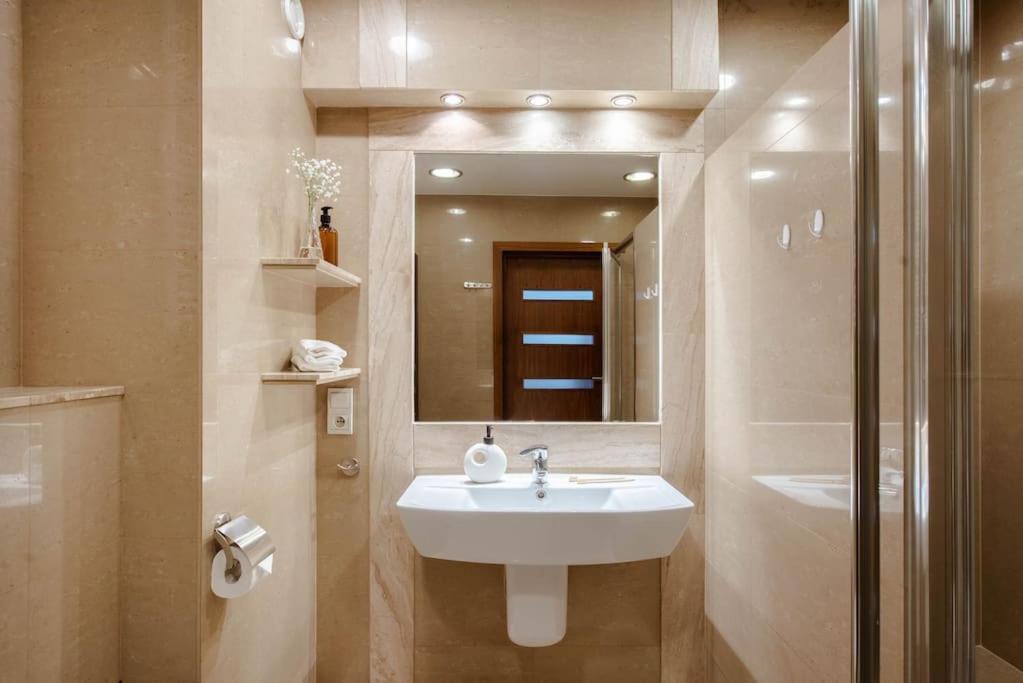 Wygodny Apartament Przy Dworcu Kraków Exteriör bild